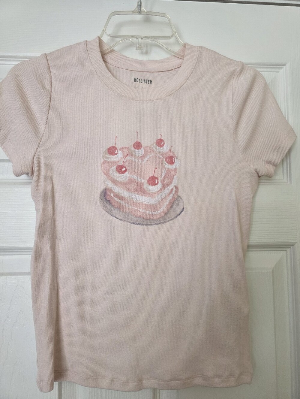 Womens Hollister Pink Graphic Cake Tee Size Large. Ribbed Tee